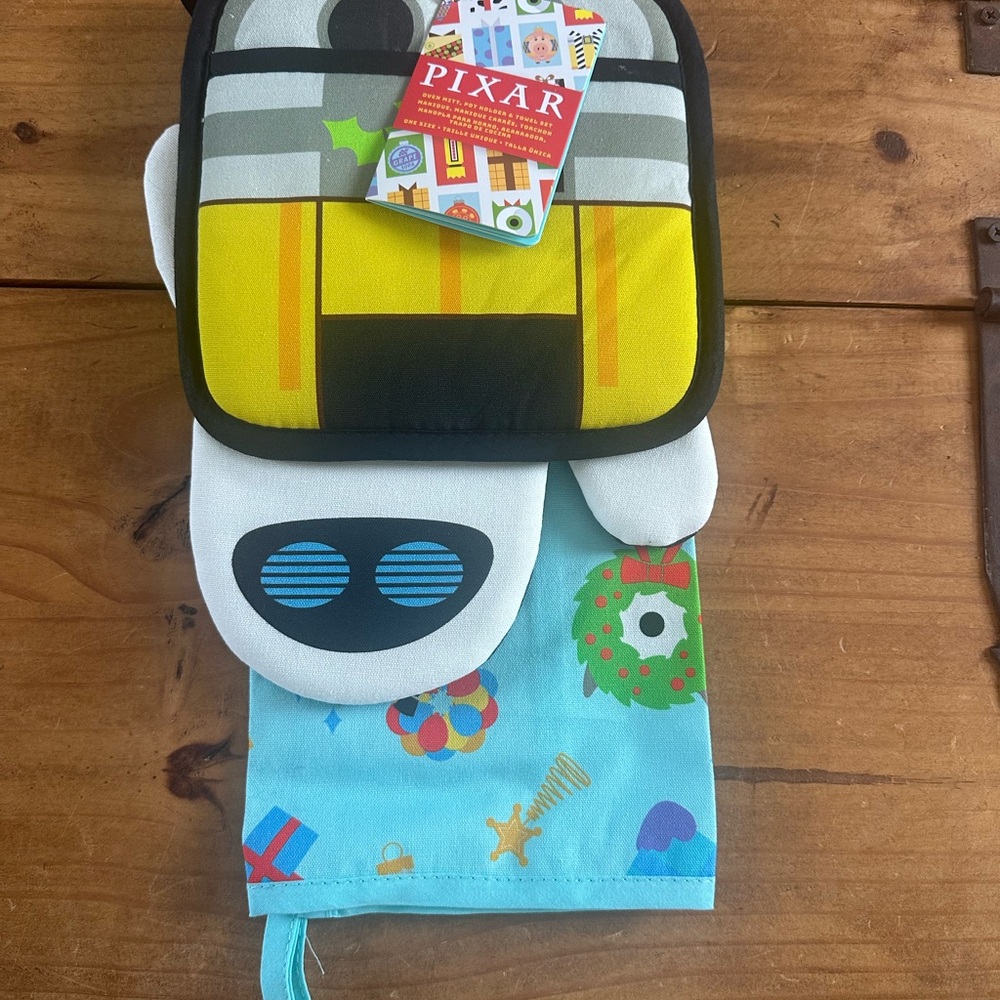 Pixar Wall-E Holiday Potholder and Dishcloth Set